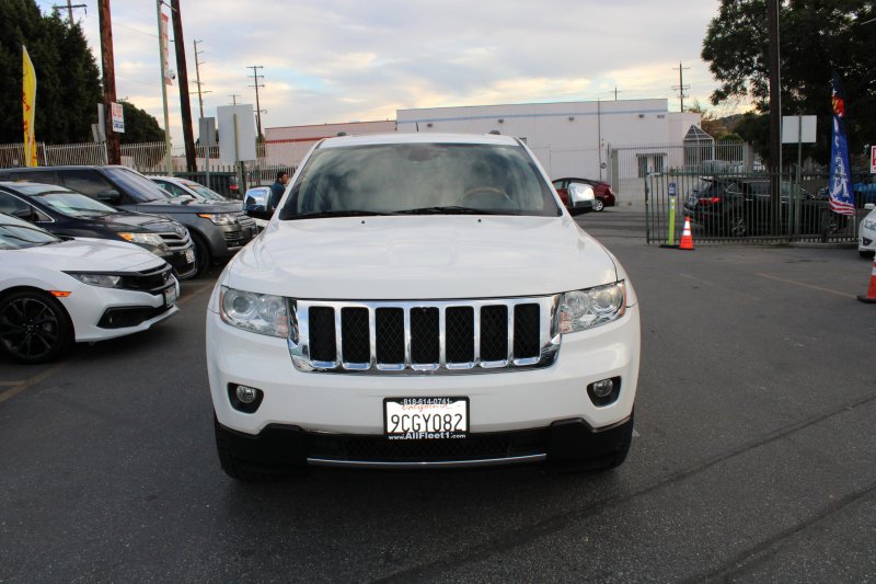 Used 2011 Jeep Grand Cherokee Overland image 2