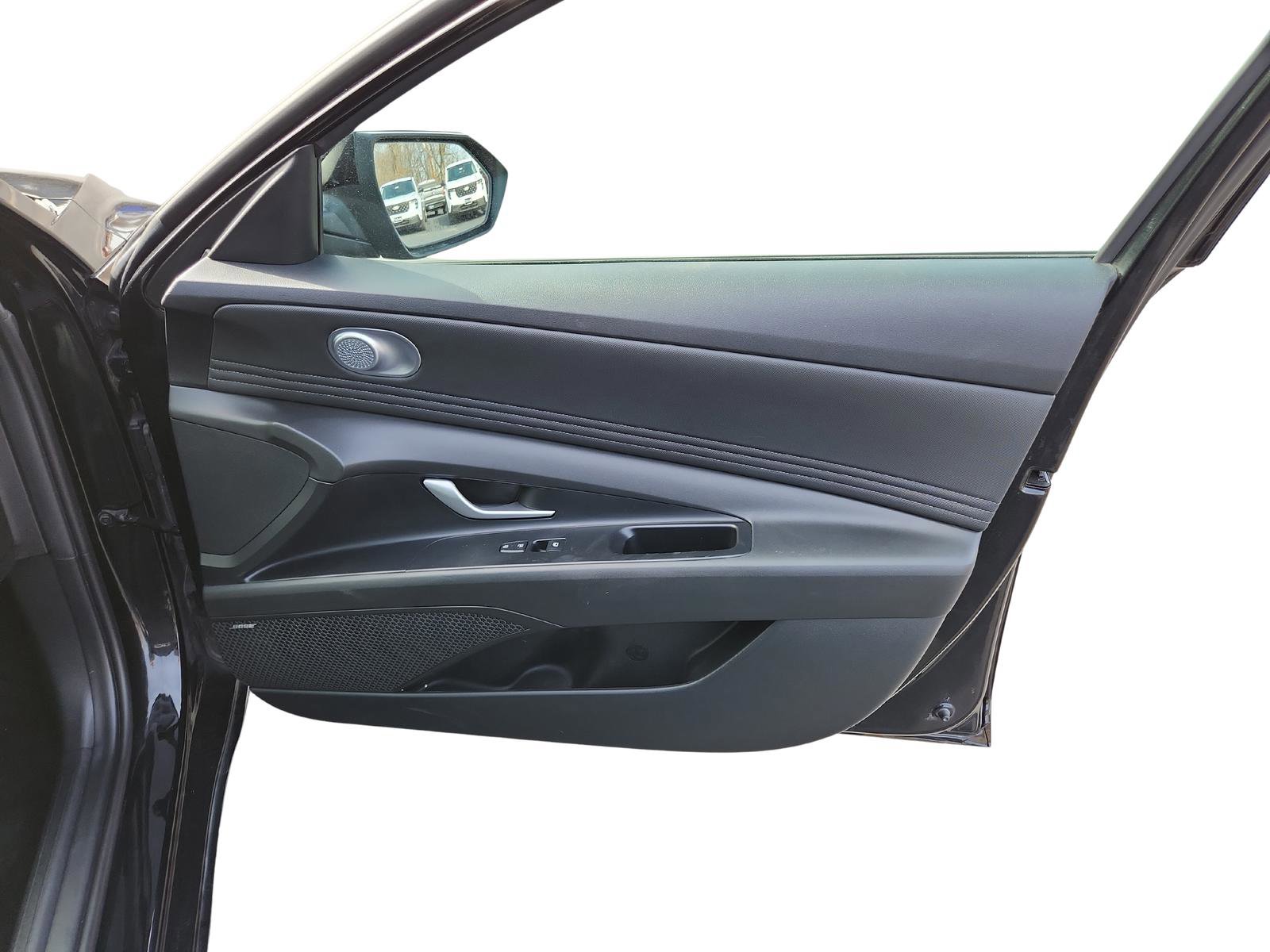 Used 2023 Hyundai Elantra Limited image 26