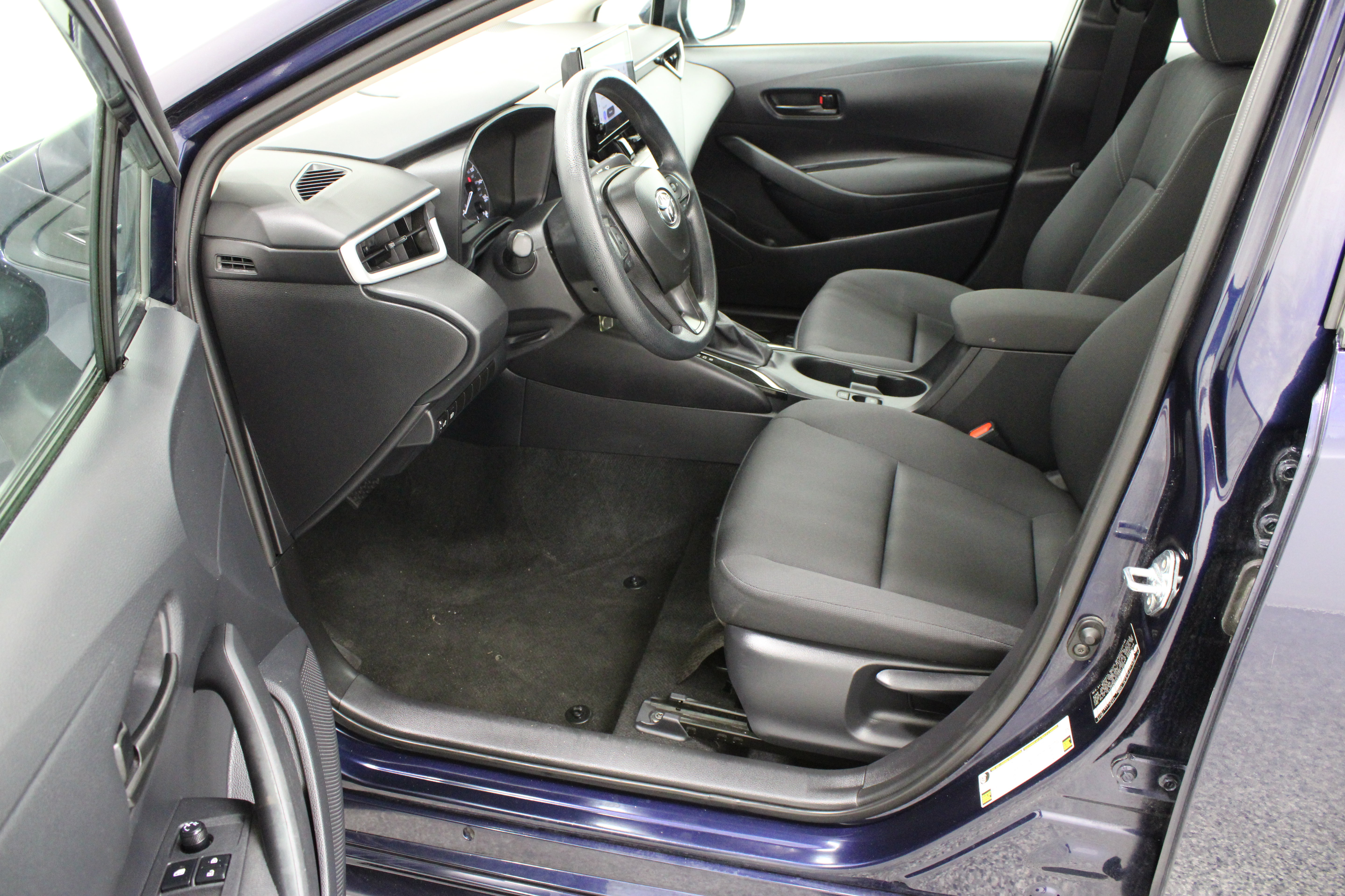 Used 2025 Toyota Corolla LE FWD image 14