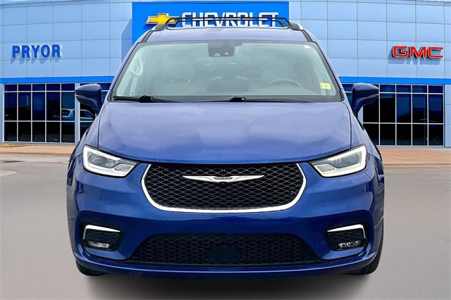 Used 2021 Chrysler Pacifica Touring-L image 2