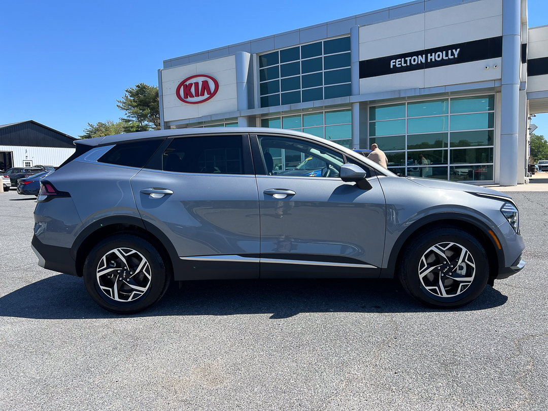 Used 2025 Kia Sportage LX FWD image 7