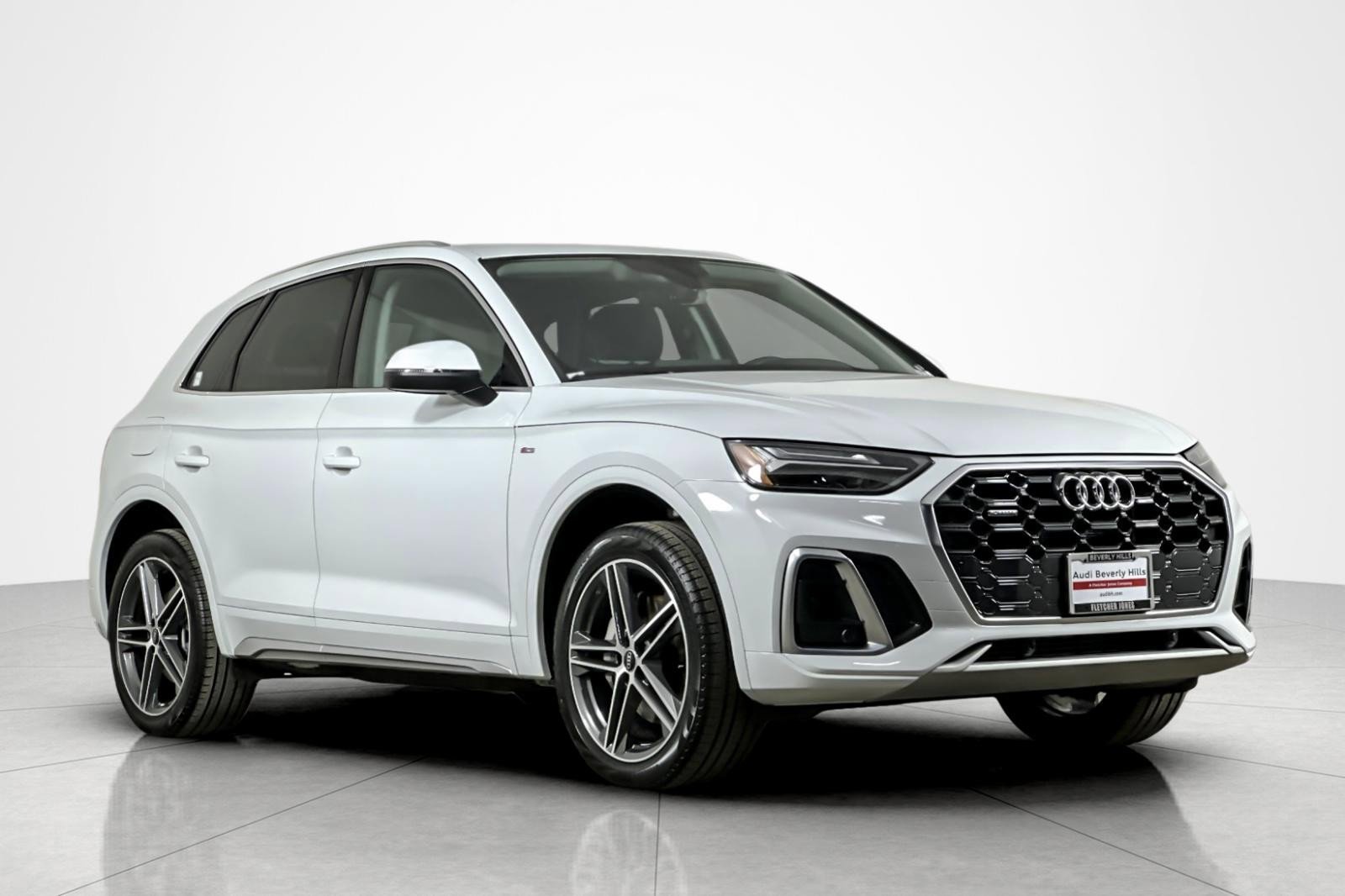 Used 2023 Audi Q5 e Premium w/ Convenience Package image 7