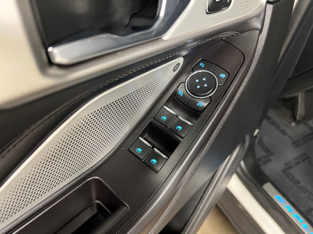 Used 2020 Ford Explorer Platinum w/ Premium Technology Package AWD/4WD image 16