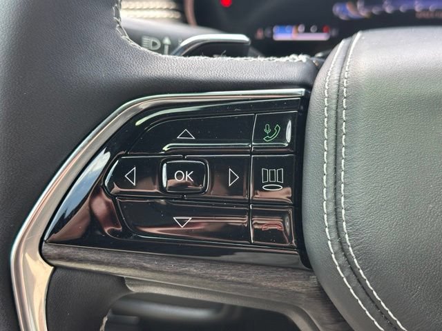 Used 2023 Jeep Grand Cherokee Overland AWD/4WD image 17