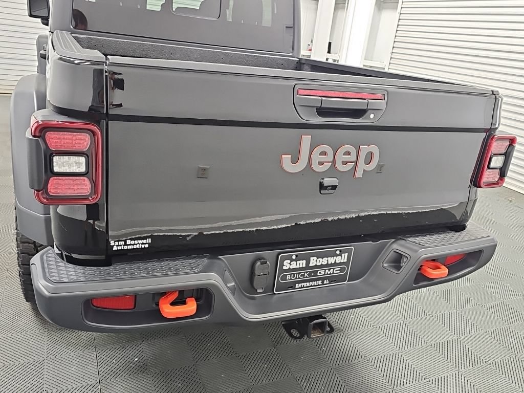Used 2025 Jeep Gladiator Mojave w/ Convenience Group AWD/4WD image 8