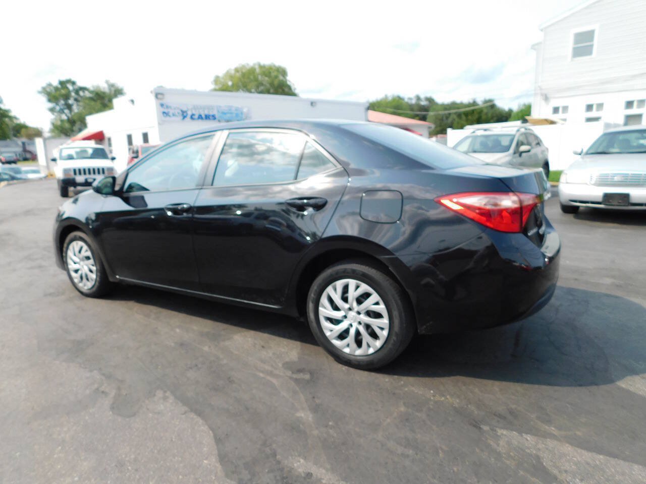 Used 2018 Toyota Corolla LE FWD image 7