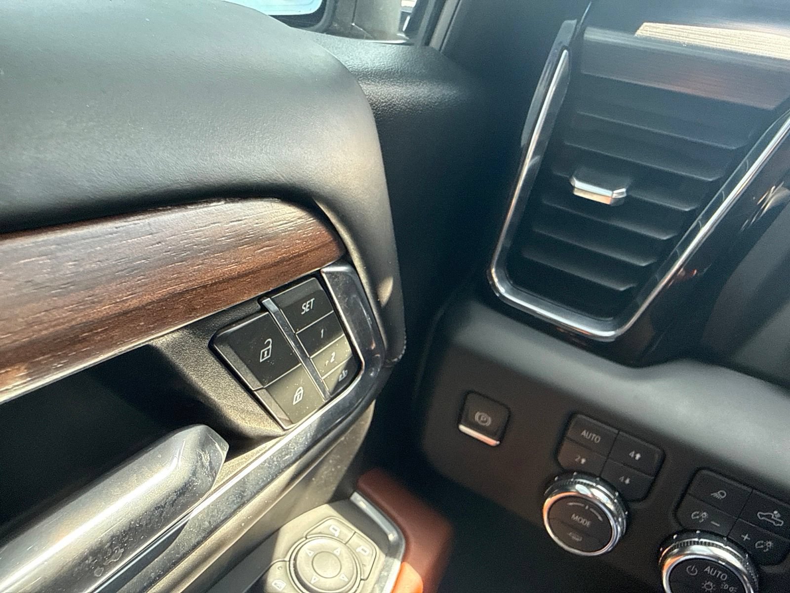 Used 2022 GMC Sierra 1500 Denali Ultimate AWD/4WD image 39