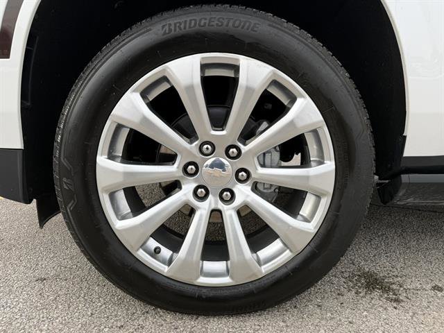 Used 2025 Chevrolet Suburban Premier image 6