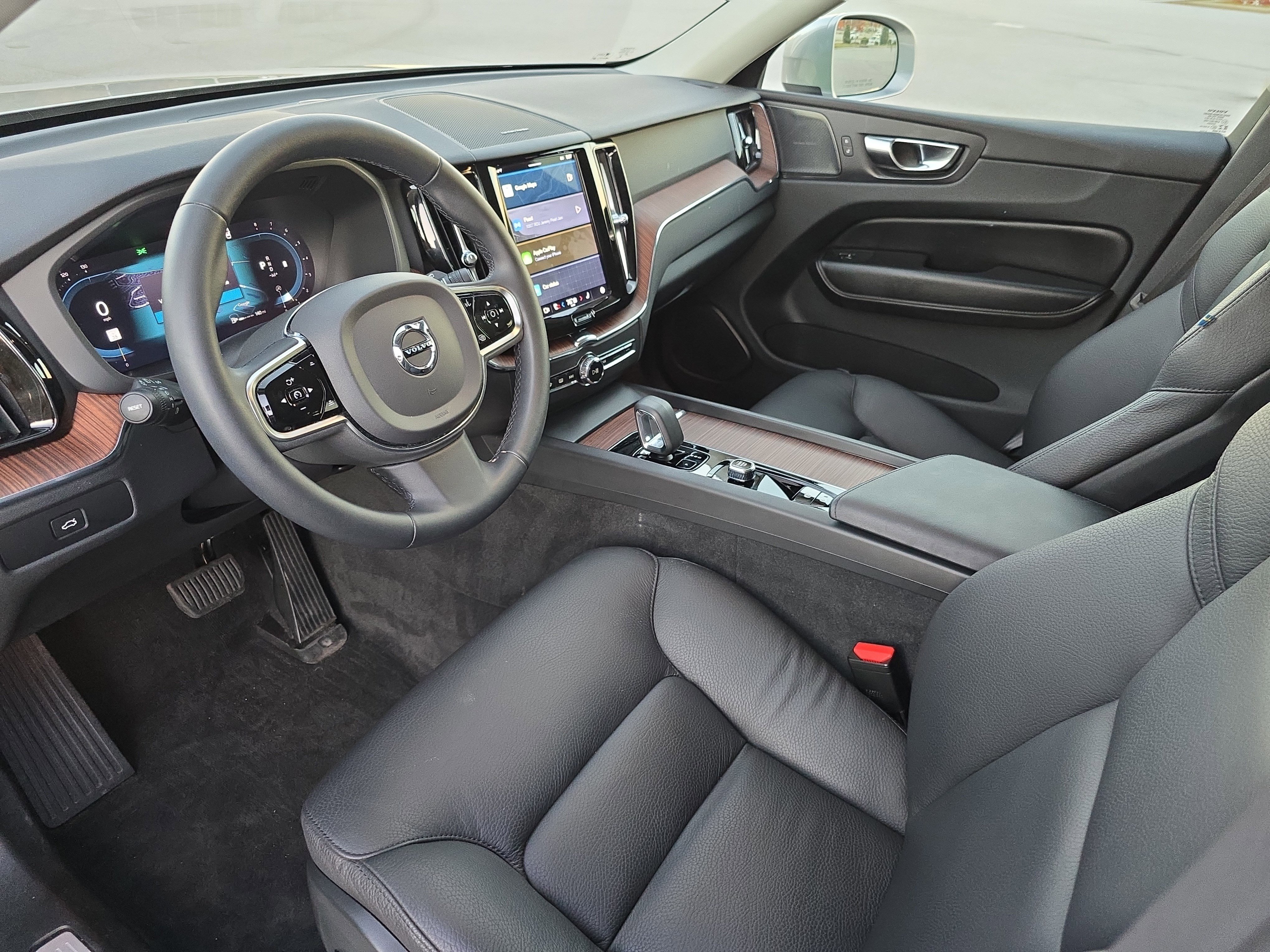 Used 2023 Volvo XC60 B5 Plus w/ Climate Package image 15