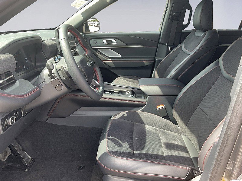 Used 2025 Ford Explorer ST image 6