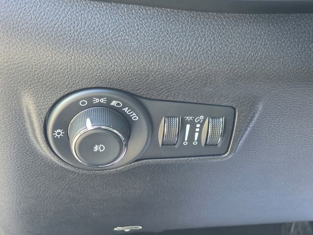 Used 2023 Jeep Compass Trailhawk image 7