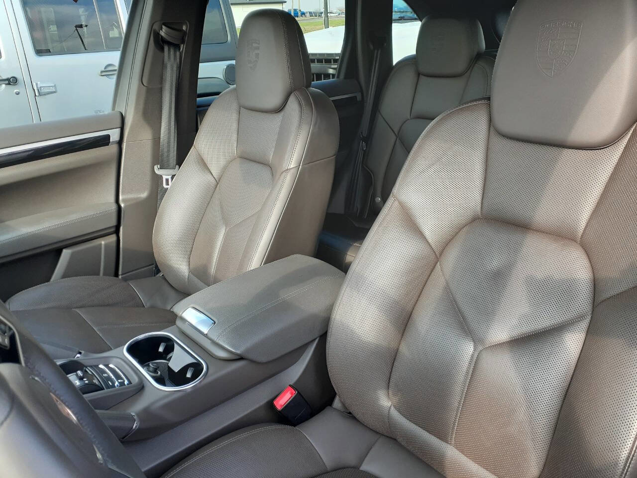 Used 2017 Porsche Cayenne Platinum Edition image 10