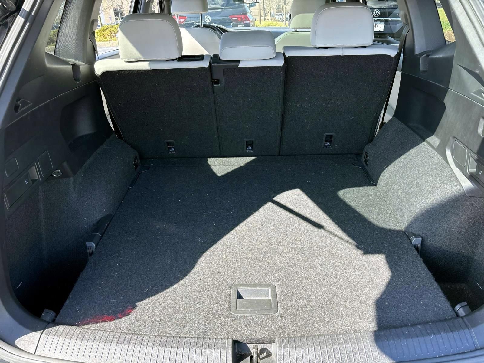 Used 2023 Volkswagen Tiguan SE R-Line image 9