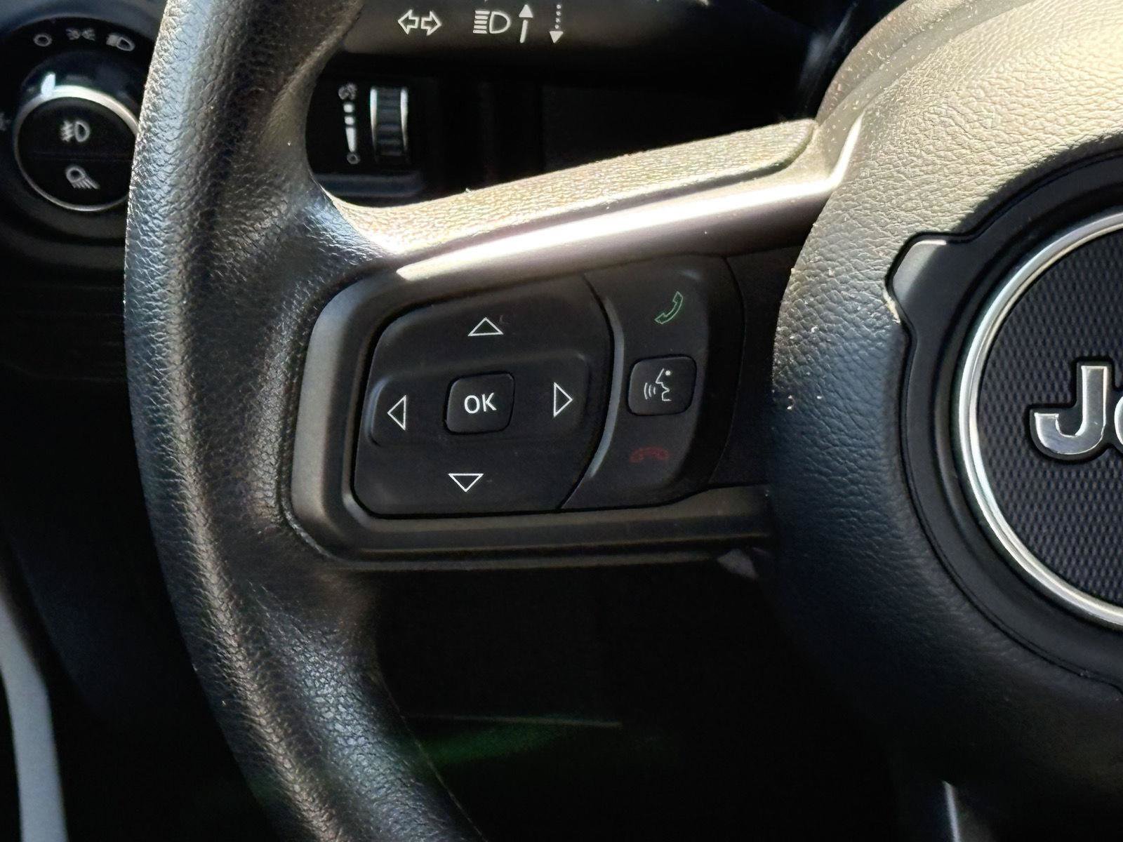 Used 2025 Jeep Gladiator Sport AWD/4WD image 8