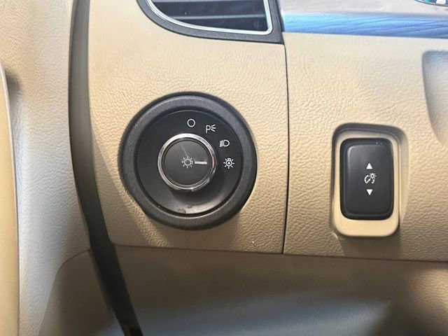 Used 2016 Ford Taurus SEL image 12