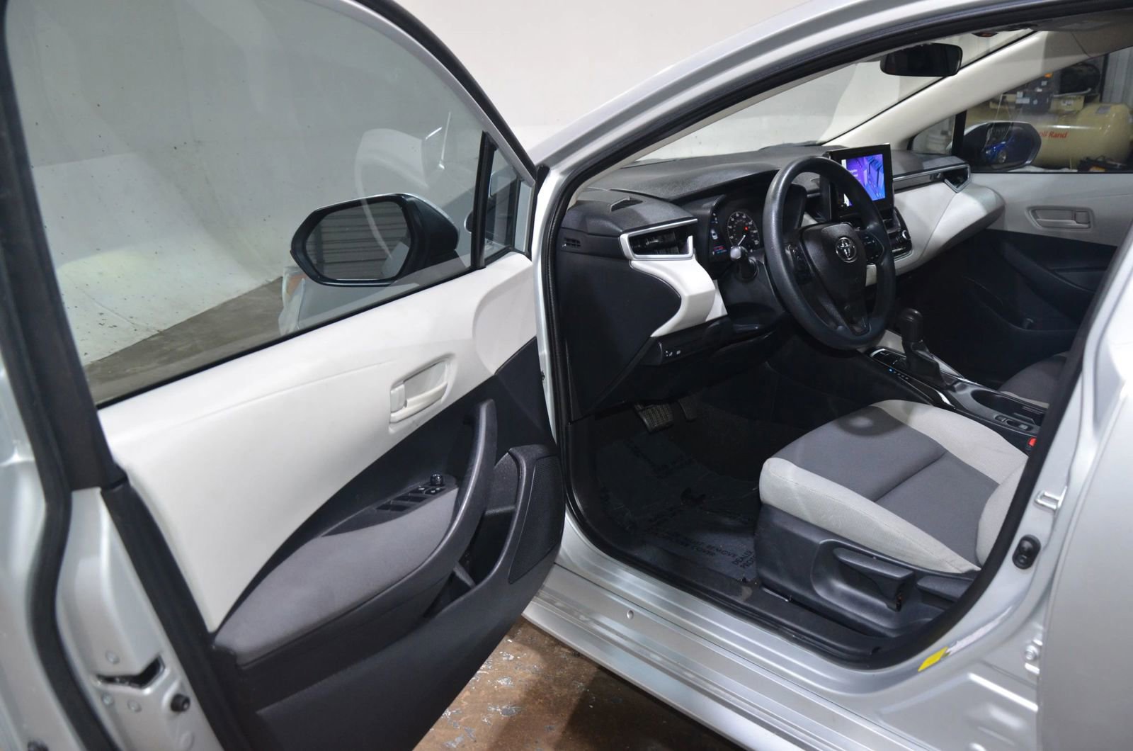 Used 2024 Toyota Corolla LE image 16