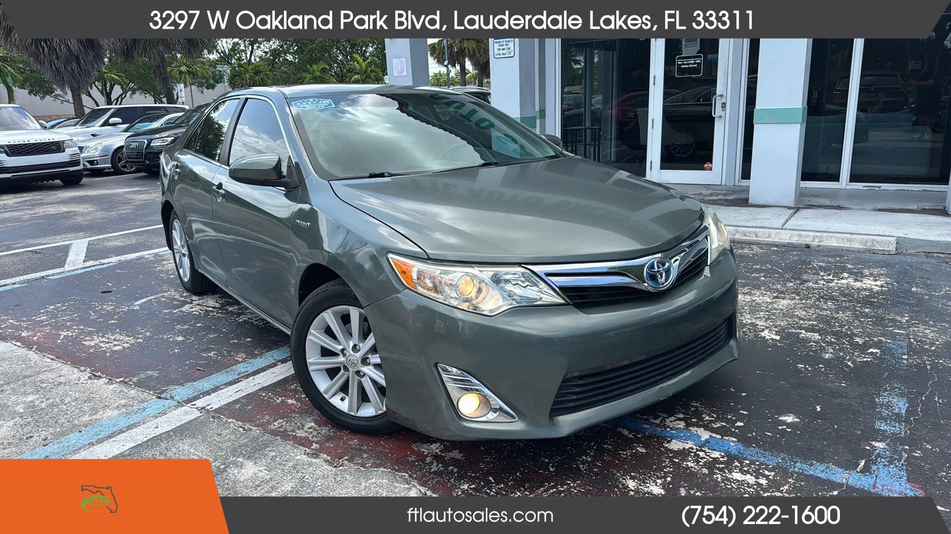 Used 2013 Toyota Camry XLE w/ Leather Pkg FWD image 2