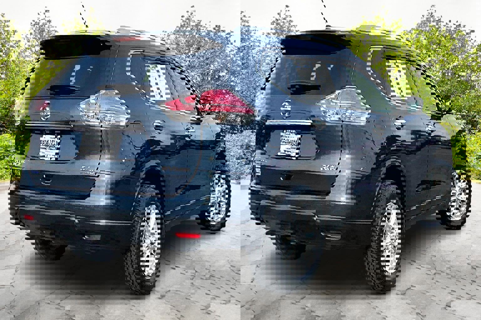 Used 2016 Nissan Rogue SV w/ SV Premium Package image 13