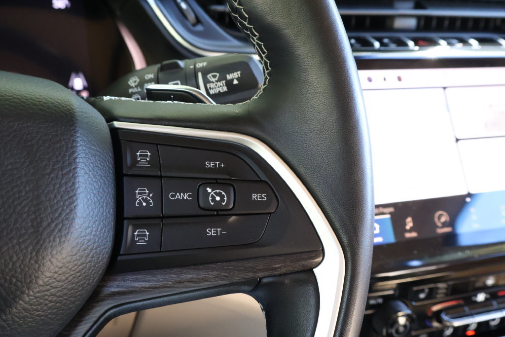 Used 2022 Jeep Grand Cherokee L Limited AWD/4WD image 30