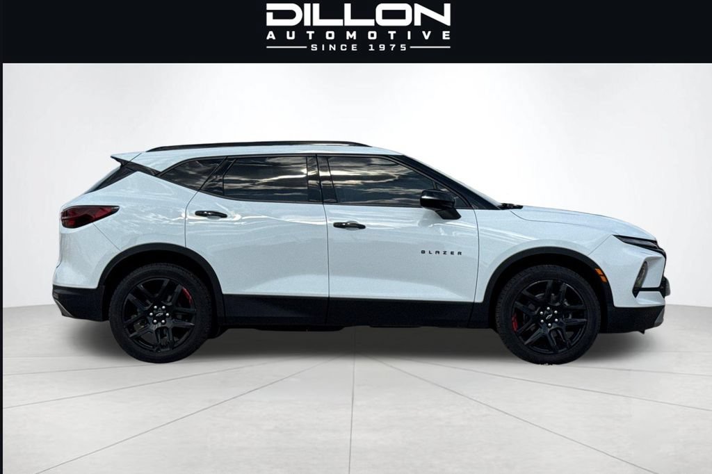 Used 2023 Chevrolet Blazer LT AWD/4WD image 3