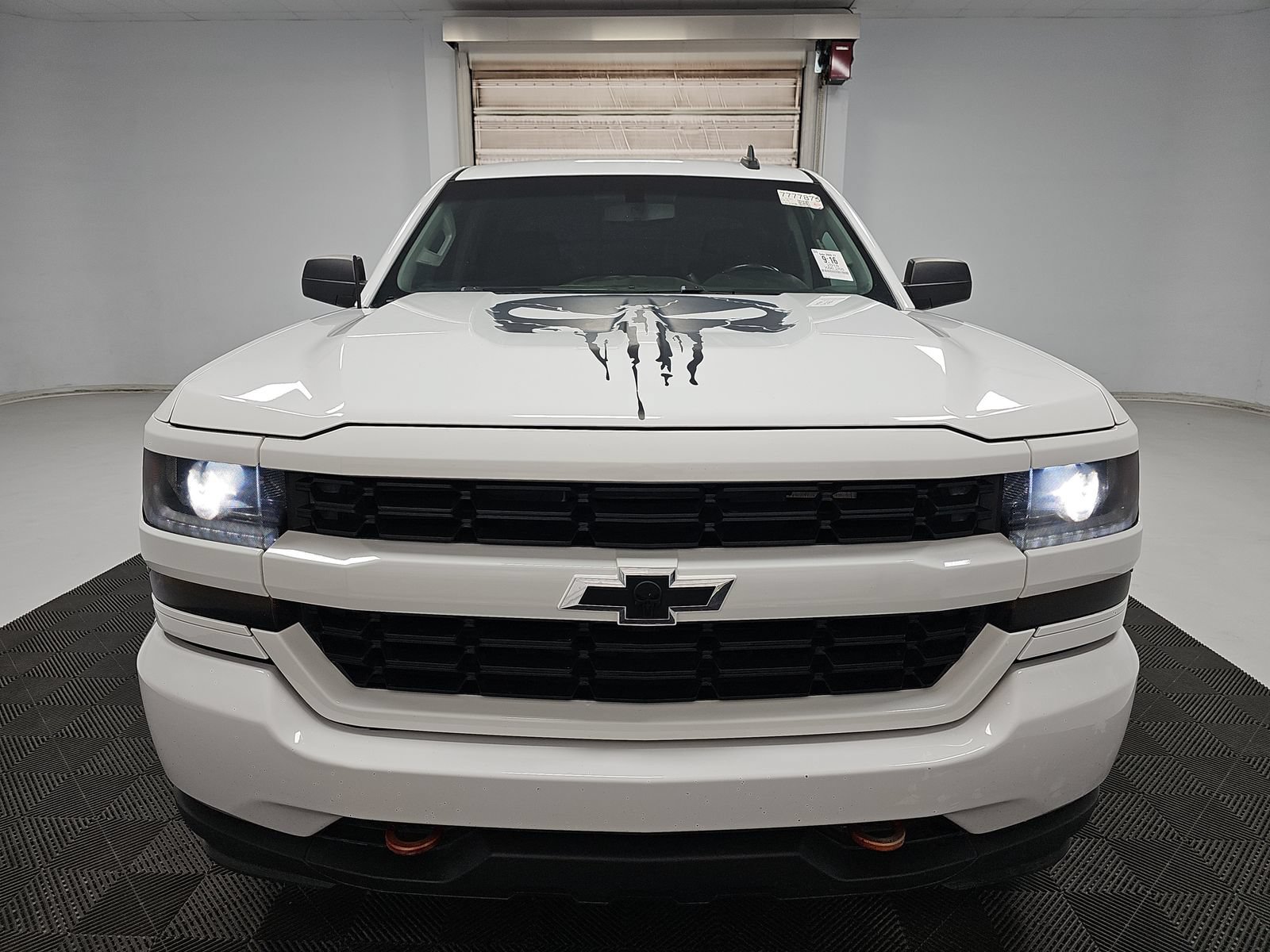 Used 2018 Chevrolet Silverado 1500 Custom w/ Custom Convenience Package RWD image 4