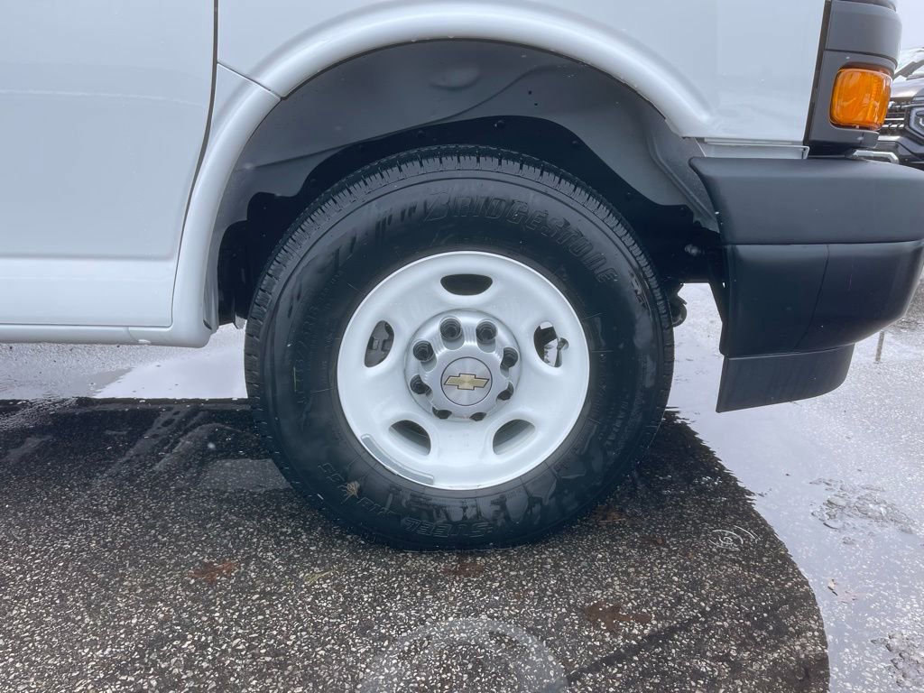 New 2025 Chevrolet Express 2500 w/ Driver Convenience Package image 21