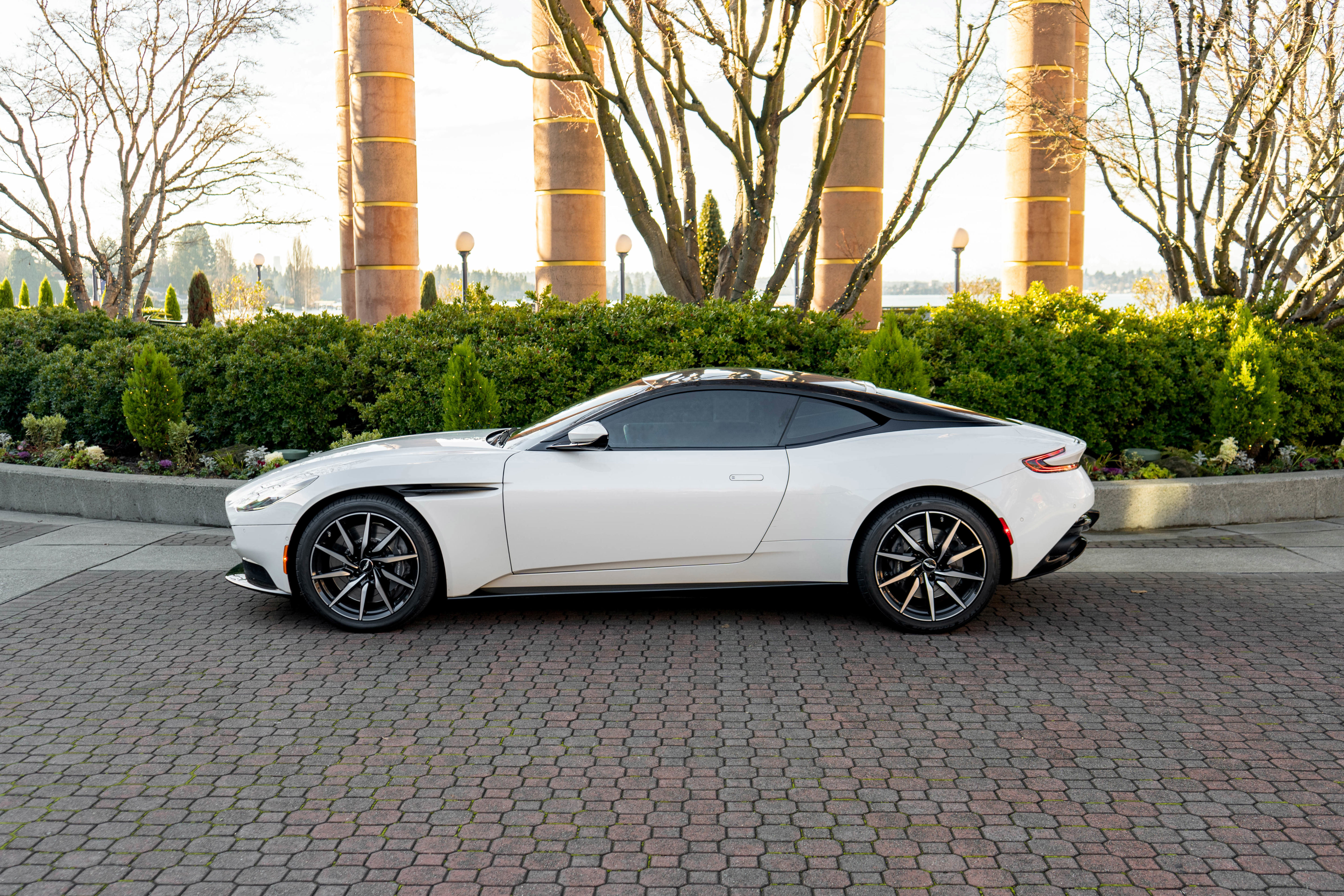 Used 2019 Aston Martin DB11 Coupe image 27