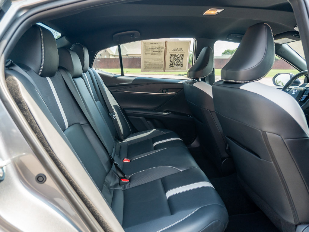 Used 2025 Toyota Camry SE w/ Convenience Package FWD image 17