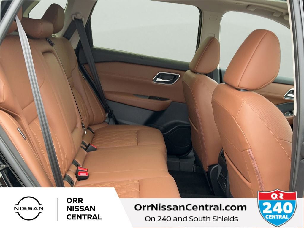 Used 2025 Nissan Rogue Platinum w/ Tech Package image 12