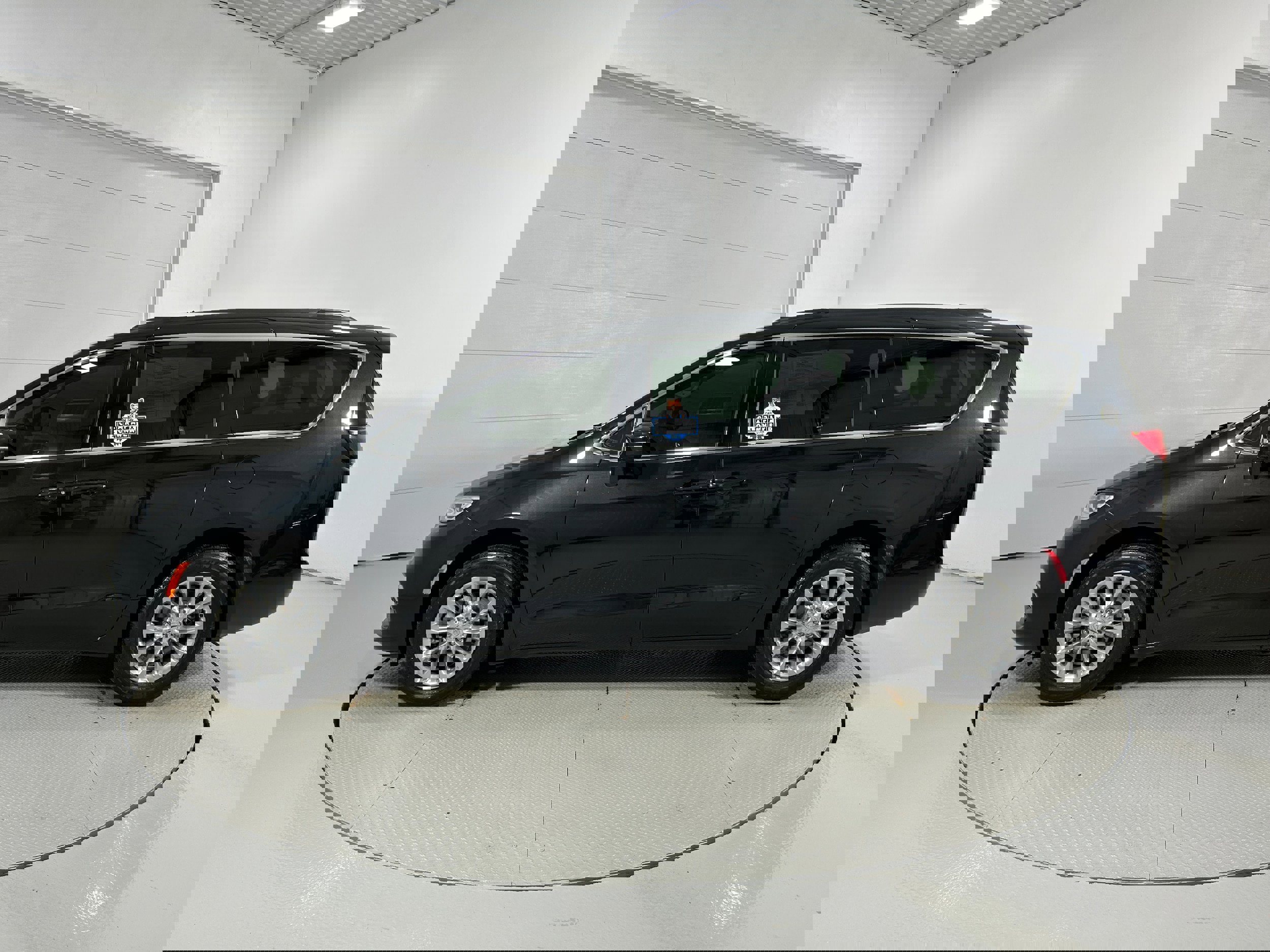 Used 2022 Chrysler Pacifica Touring-L image 20