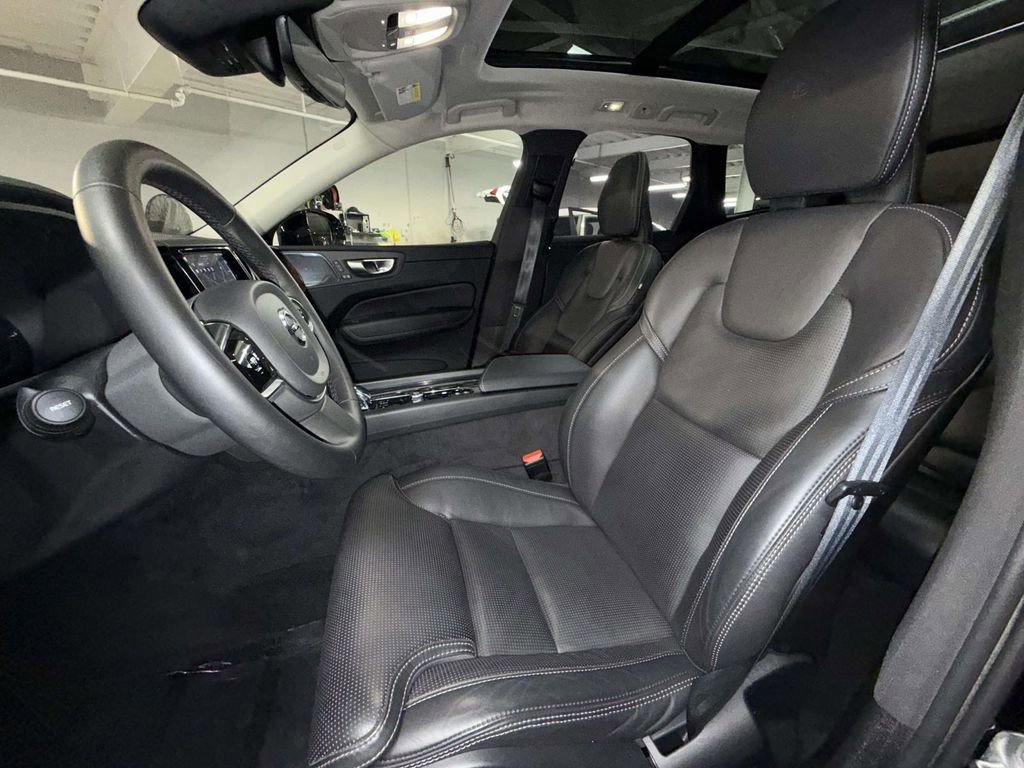 Used 2024 Volvo XC60 T8 Ultimate w/ Climate Package image 2