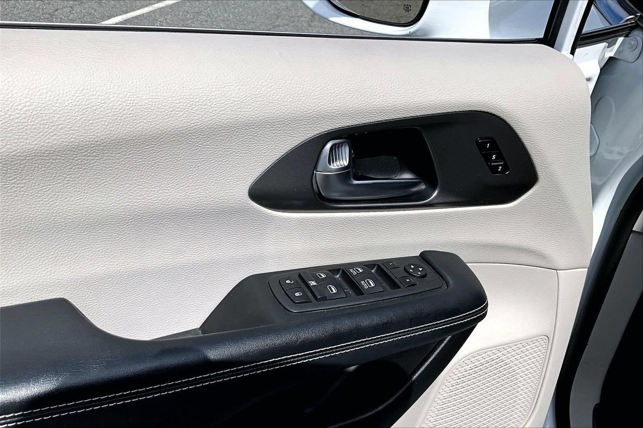 Certified 2021 Chrysler Pacifica Touring-L FWD image 25