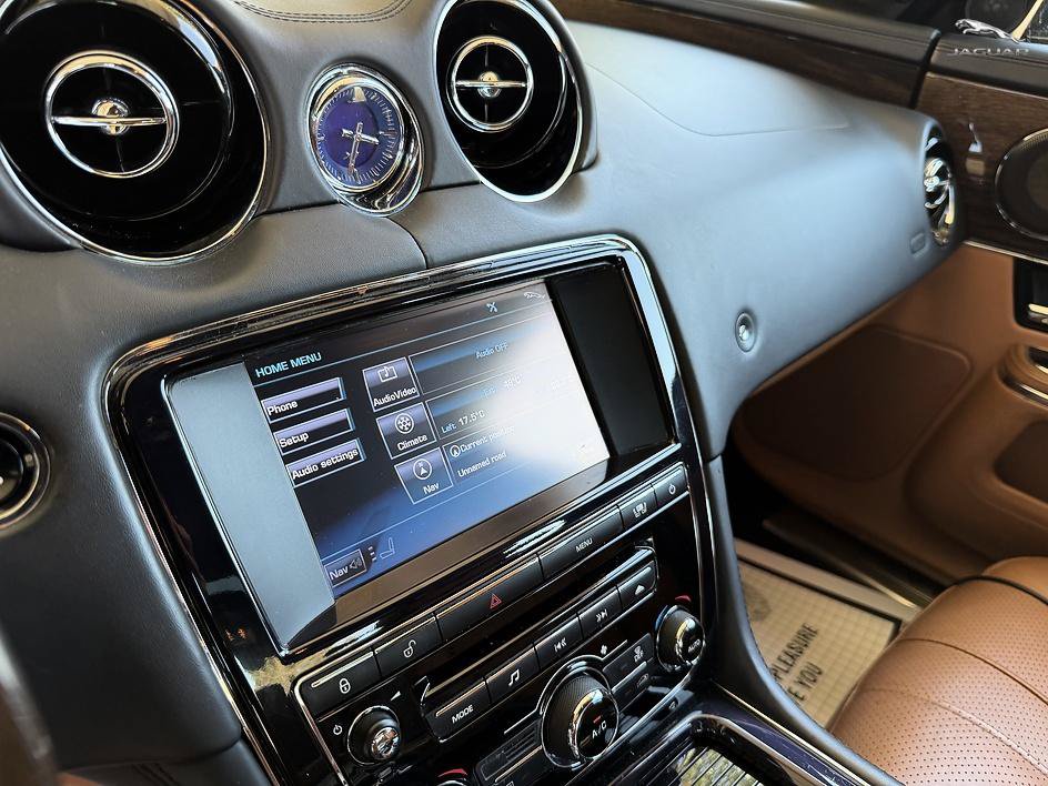 Used 2011 Jaguar XJ Supercharged RWD image 18