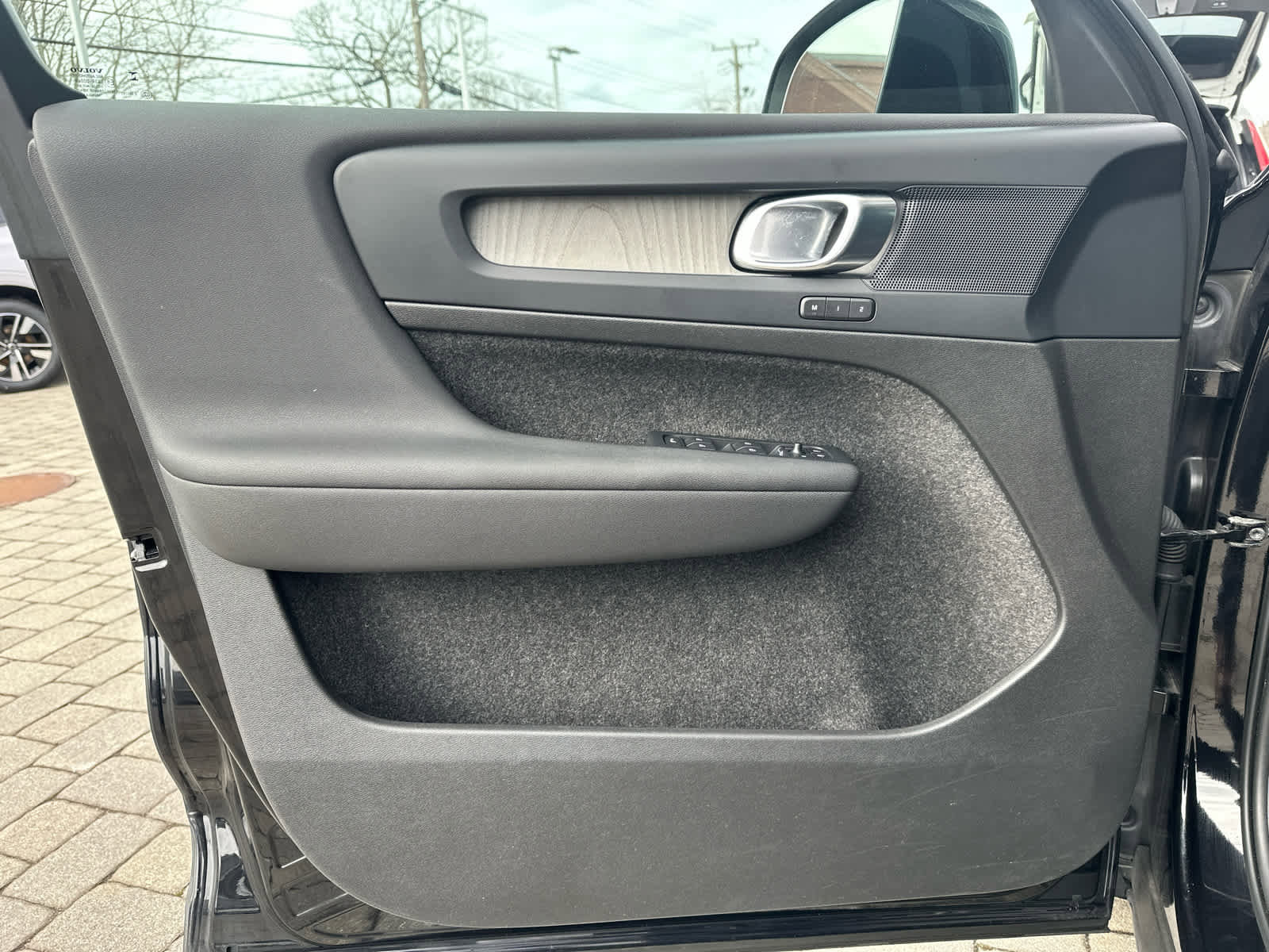 Used 2023 Volvo XC40 B5 Plus w/ Protection Package Premier image 7