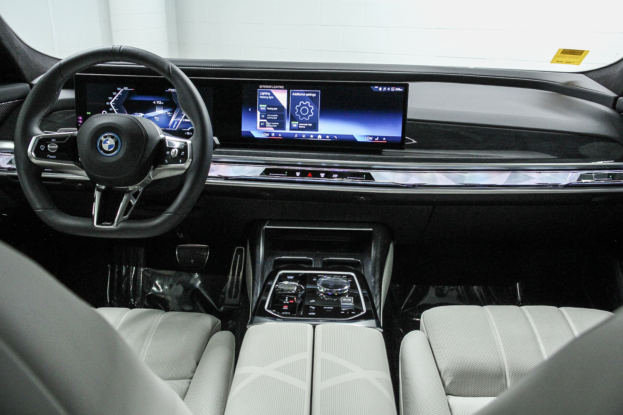 Used 2025 BMW i7 xDrive60 image 13