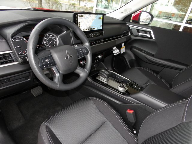 New 2025 Mitsubishi Outlander ES image 11