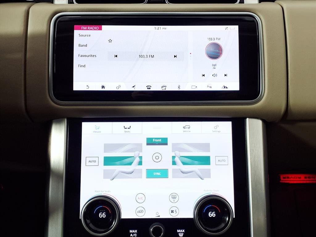 Used 2020 Land Rover Range Rover HSE image 24