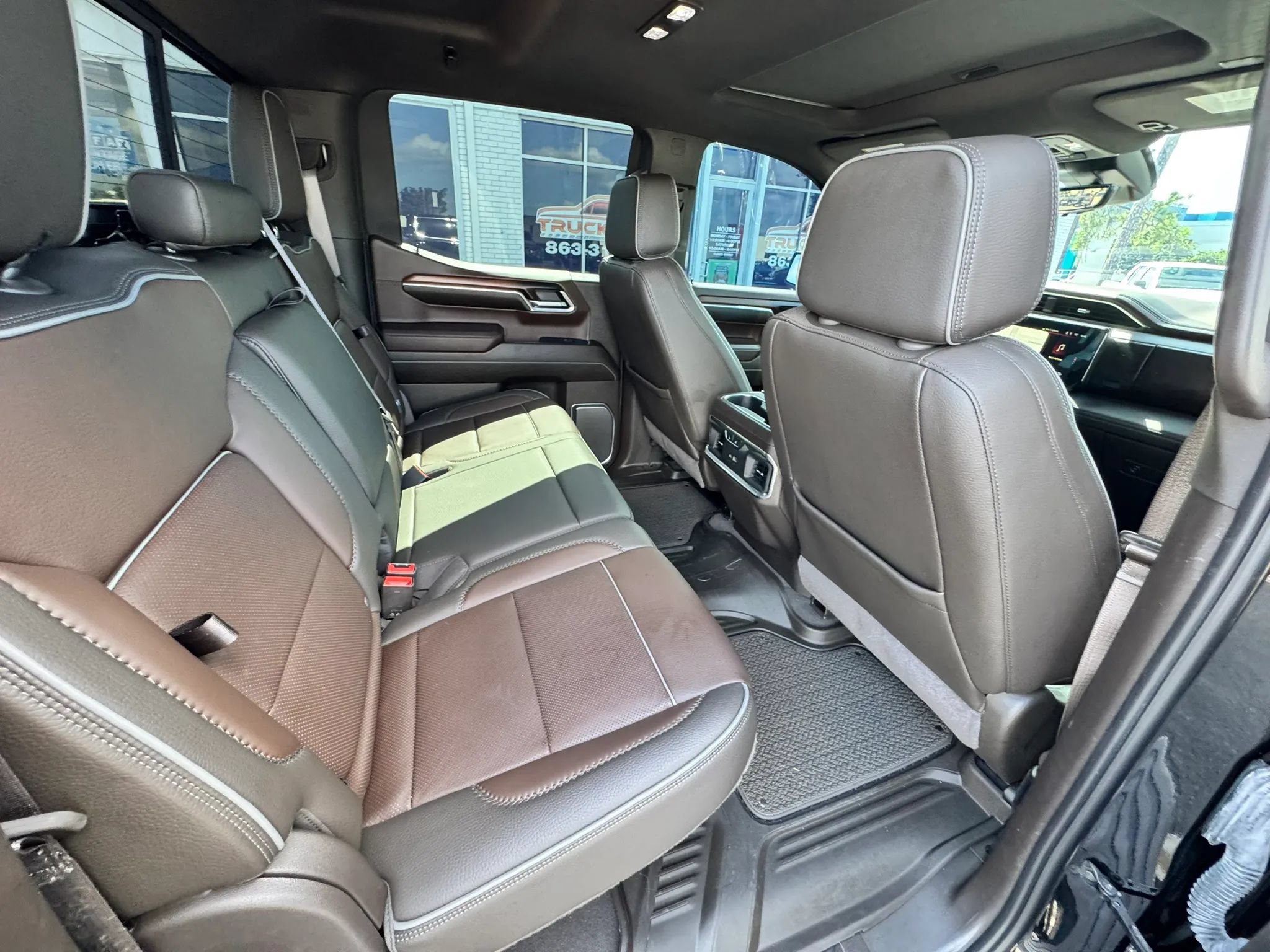Used 2024 GMC Sierra 1500 Denali w/ Denali Reserve Package AWD/4WD image 11