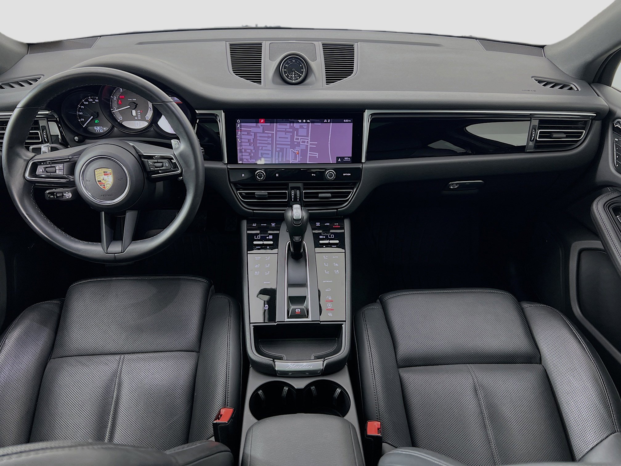 Used 2024 Porsche Macan image 25