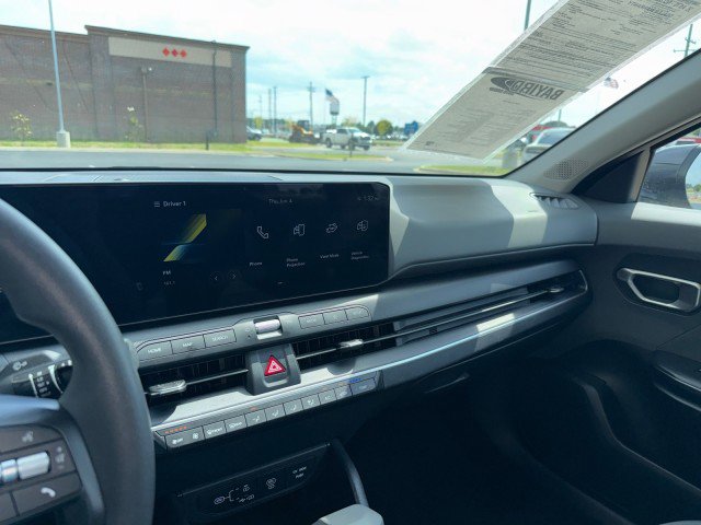 Used 2025 Kia K4 FWD image 21