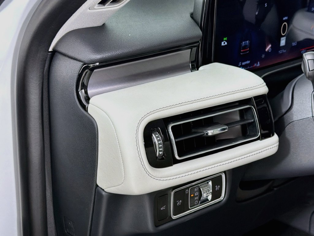New 2027 Lincoln Aviator 2WD image 10