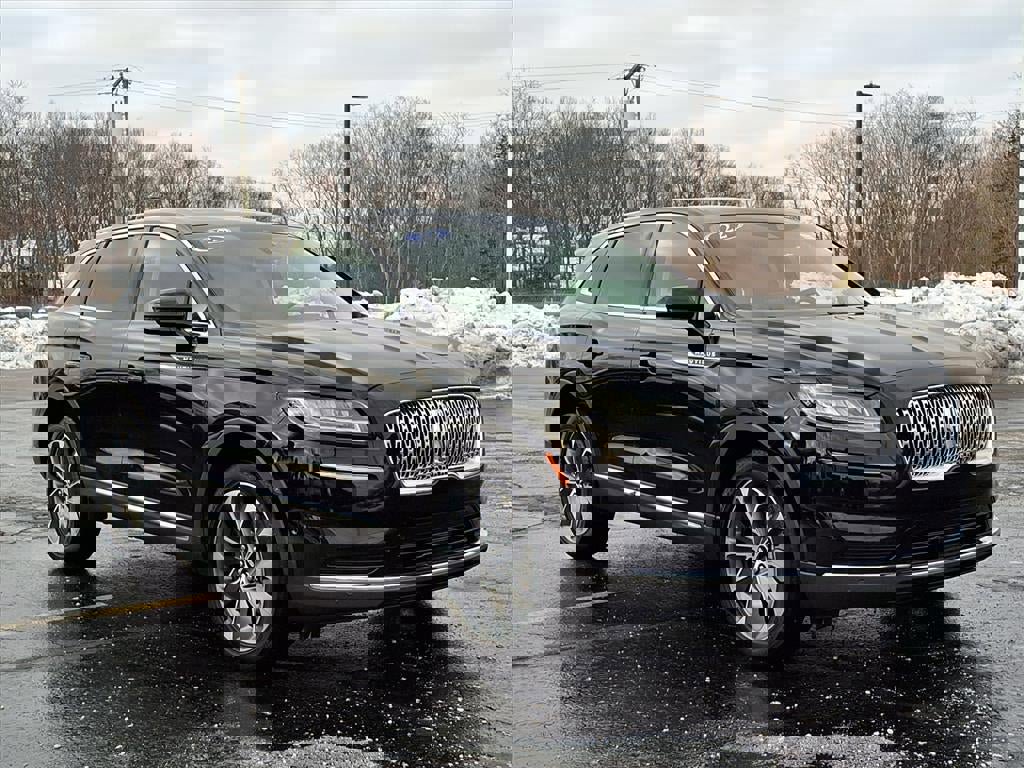 Used 2022 Lincoln Nautilus Reserve w/ Equipment Group 201A image 3