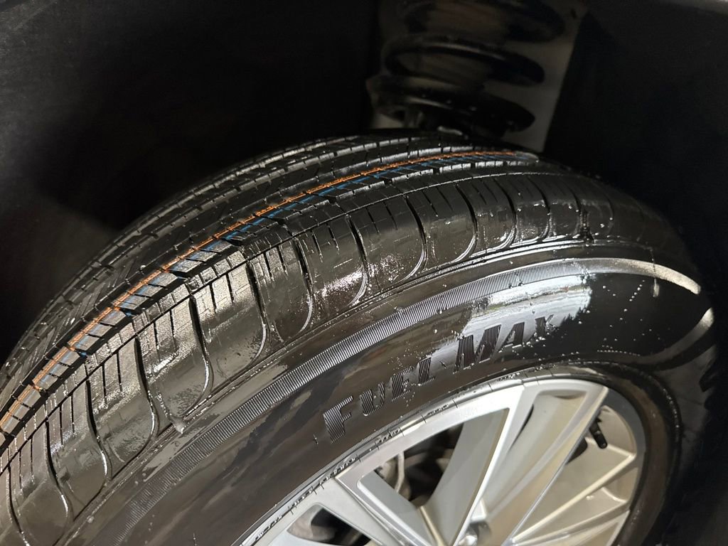 Used 2023 Chevrolet Traverse LT image 28