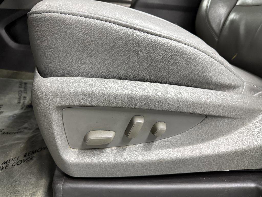 Used 2015 Chevrolet Suburban LT image 11