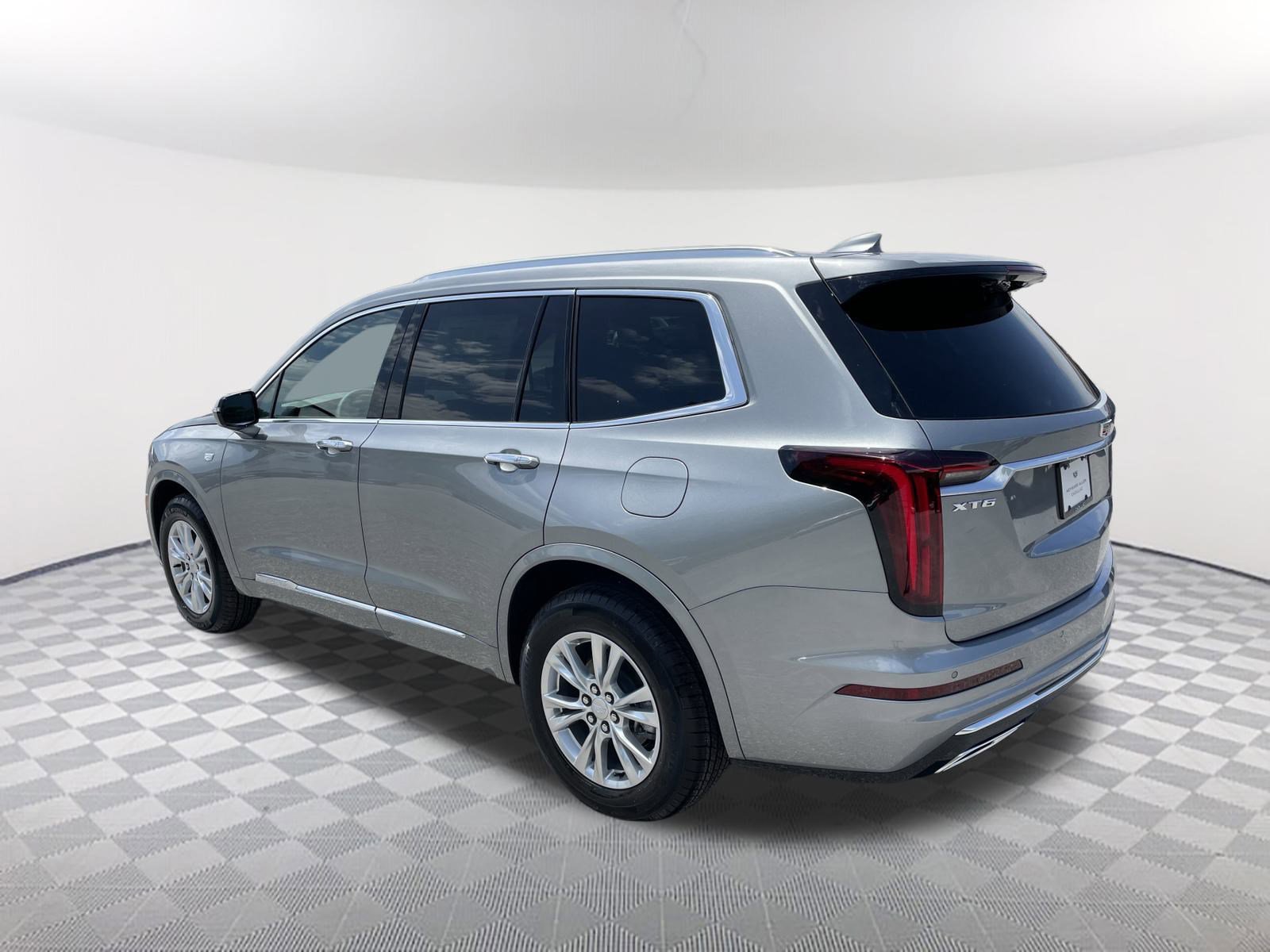 New 2025 Cadillac XT6 Luxury image 3