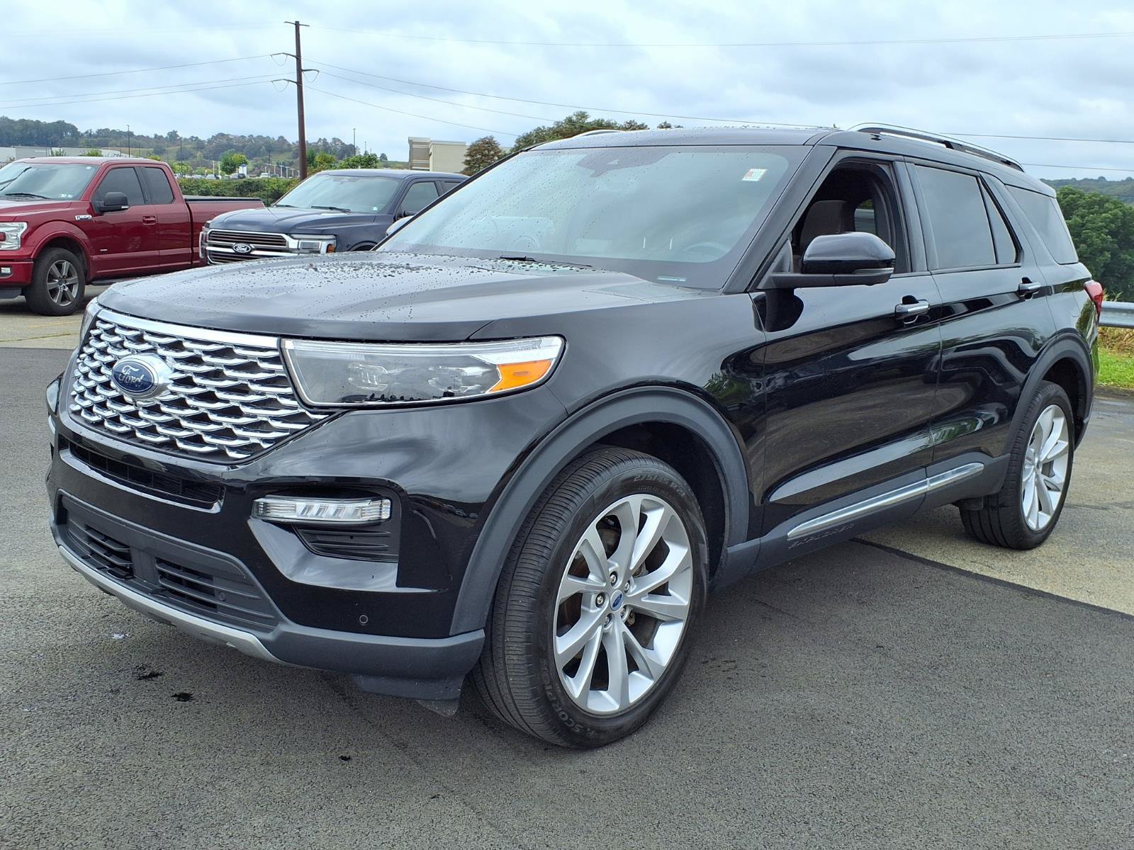 Used 2023 Ford Explorer Platinum w/ Technology Package AWD/4WD image 3