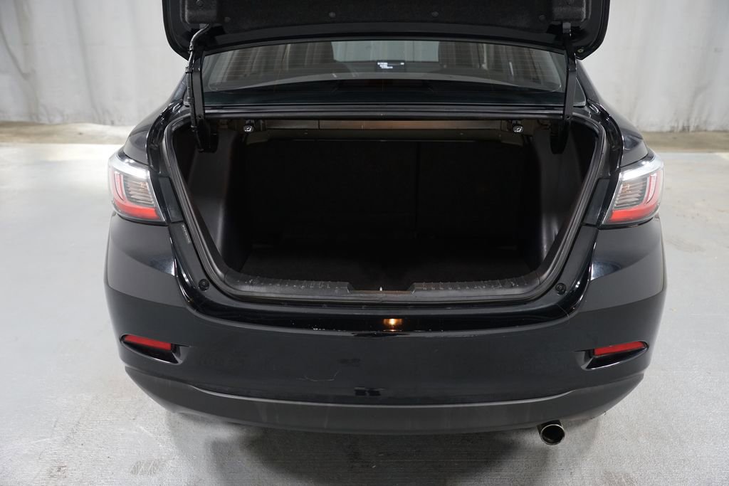 Used 2019 Toyota Yaris L FWD image 31