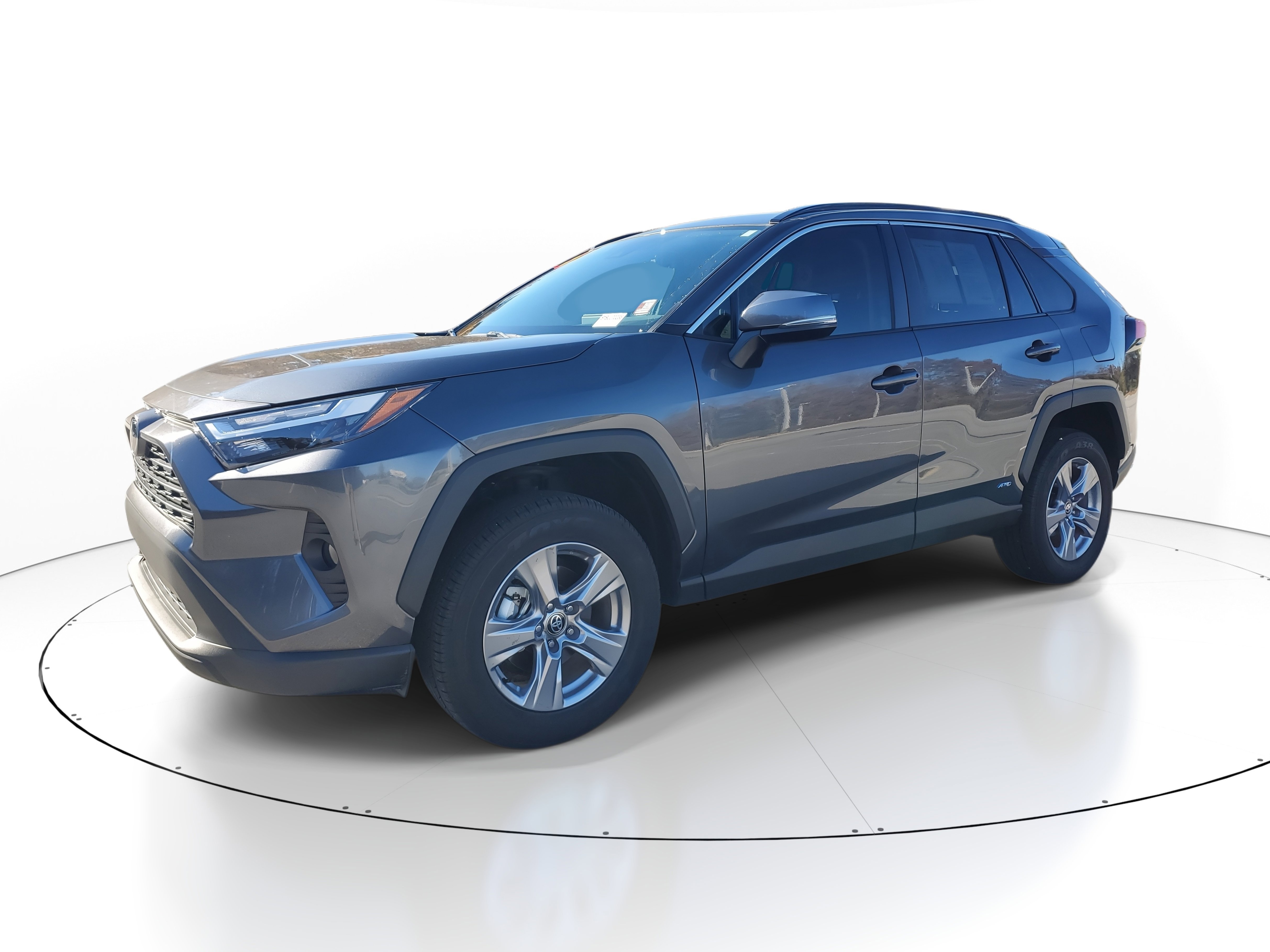 Used 2025 Toyota RAV4 XLE image 3