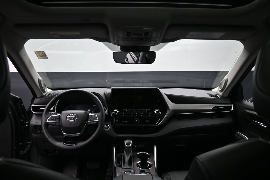 Used 2022 Toyota Highlander Limited AWD/4WD image 29