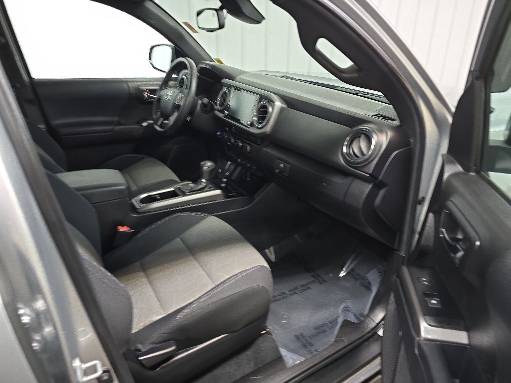 Used 2023 Toyota Tacoma TRD Off-Road w/ Technology Package AWD/4WD image 15